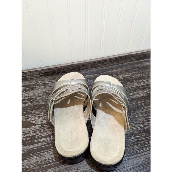 Women's Croft and Barrow Slip on Summer Sandal Silver Size 8 M - Picture 4 of 5